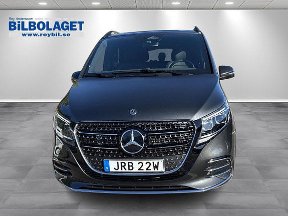 Mercedes-Benz V300 2 of 16