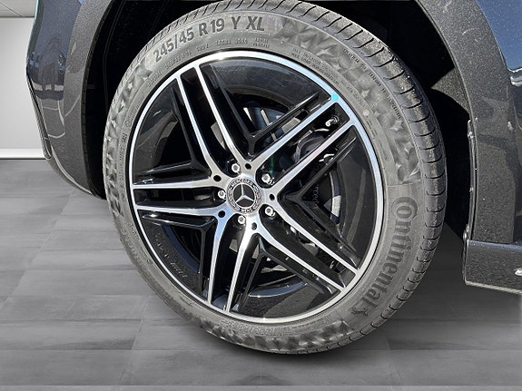 Mercedes-Benz V300 16 of 16