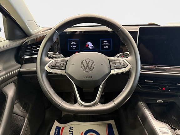 Volkswagen Passat 12 of 15