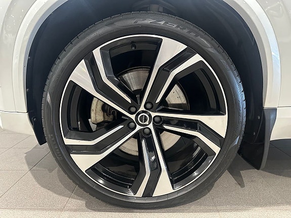 Volvo XC90 3 of 23