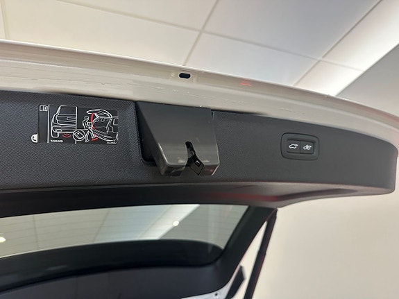 Volvo XC90 13 of 23
