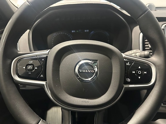 Volvo XC90 19 of 23