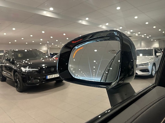 Volvo XC90 18 of 23