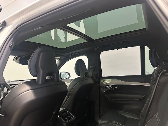 Volvo XC90 17 of 23