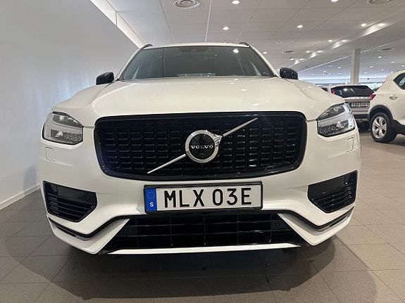 Volvo XC90 2 of 23