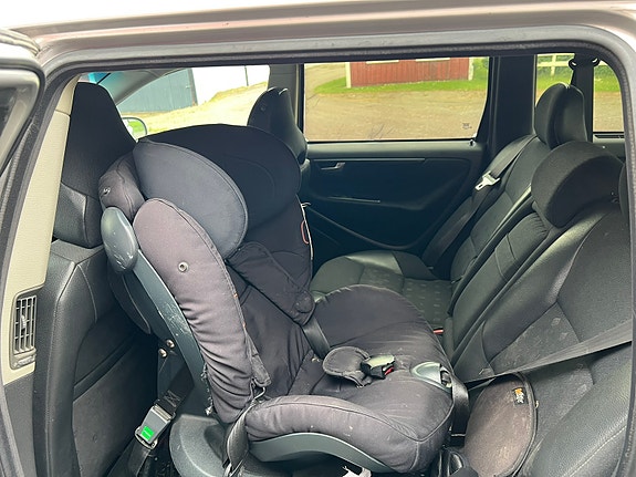 Volvo V70 6 of 7