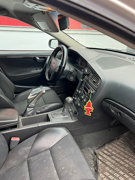Volvo V70 4 of 7