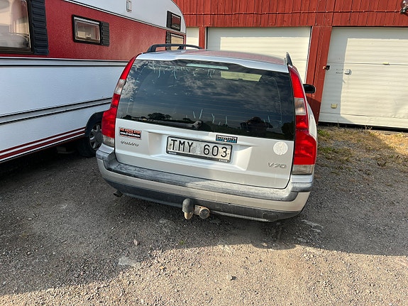 Volvo V70 3 of 7