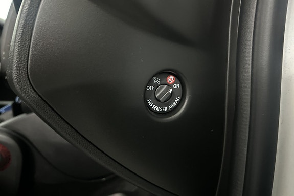 Renault Clio 16 of 21
