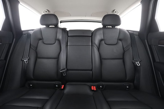 Volvo V90 Cross Country 16 of 30