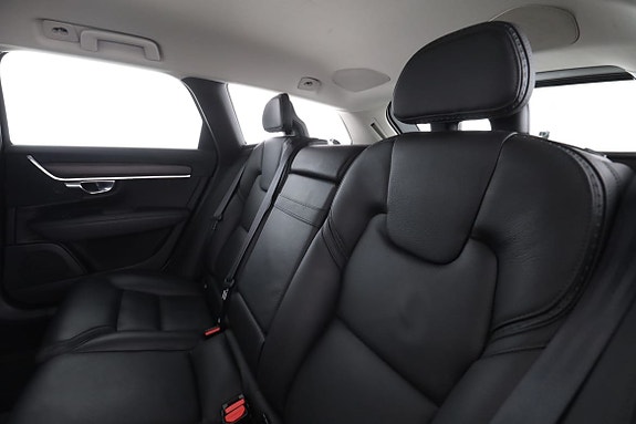 Volvo V90 Cross Country 15 of 30