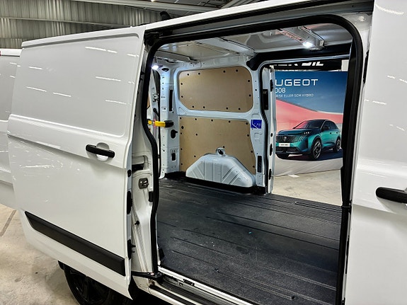 Ford Transit Custom 11 of 19