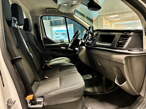 Ford Transit Custom 12 of 19