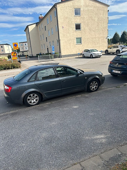 Audi A4 4 of 5