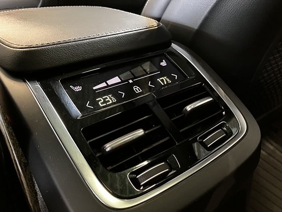 Volvo XC90 19 of 21