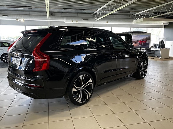 Volvo XC90 3 of 21