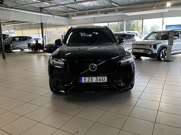 Volvo XC90 2 of 21