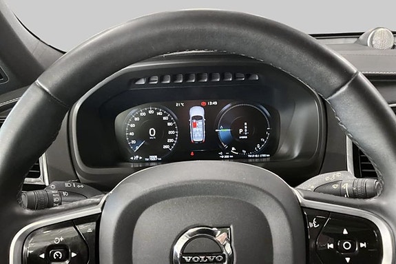 Volvo XC90 10 of 21