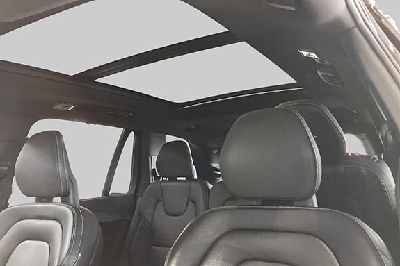 Volvo XC90 15 of 21