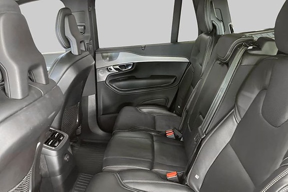 Volvo XC90 17 of 21
