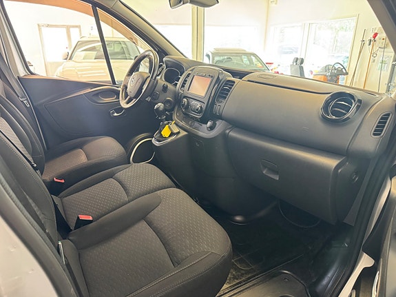 Opel Vivaro 6 of 12