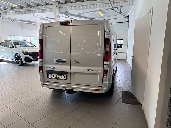 Opel Vivaro 4 of 12