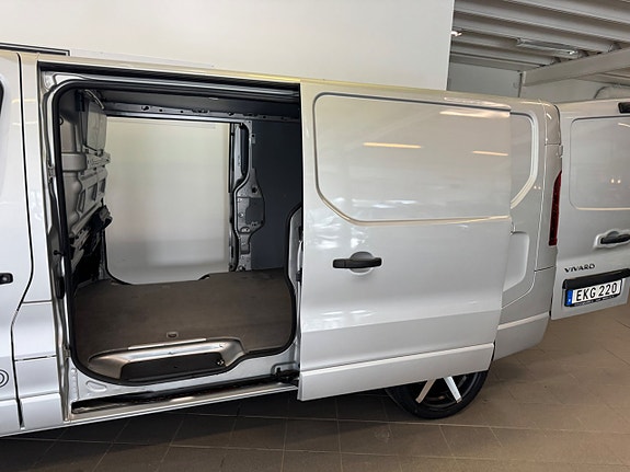 Opel Vivaro 8 of 12