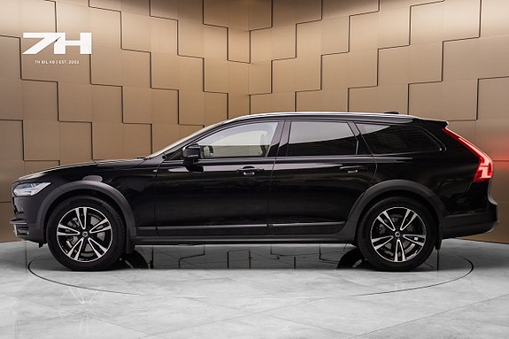 Volvo V90 Cross Country 2 of 21