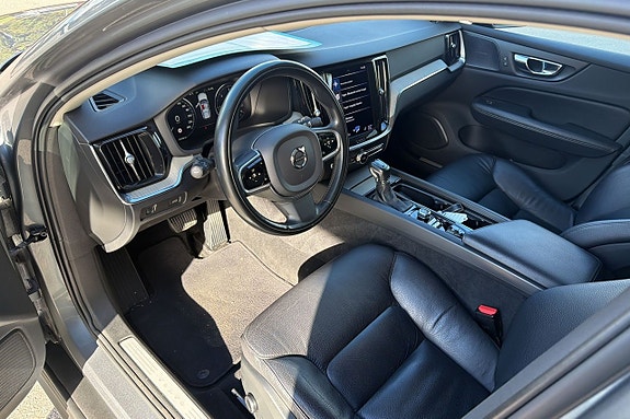 Volvo V60 Cross Country 6 of 16