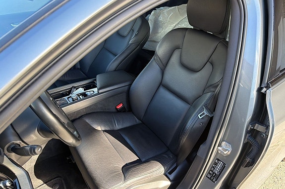 Volvo V60 Cross Country 7 of 16