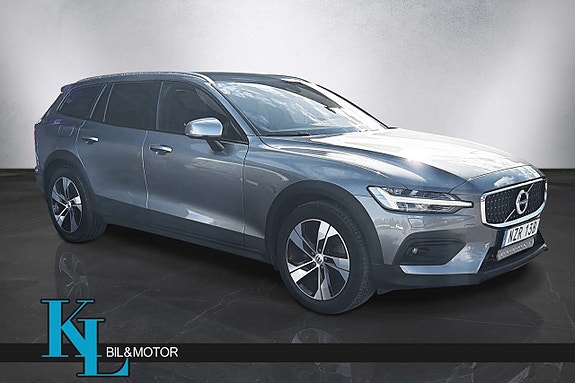 Volvo V60 Cross Country 2 of 16