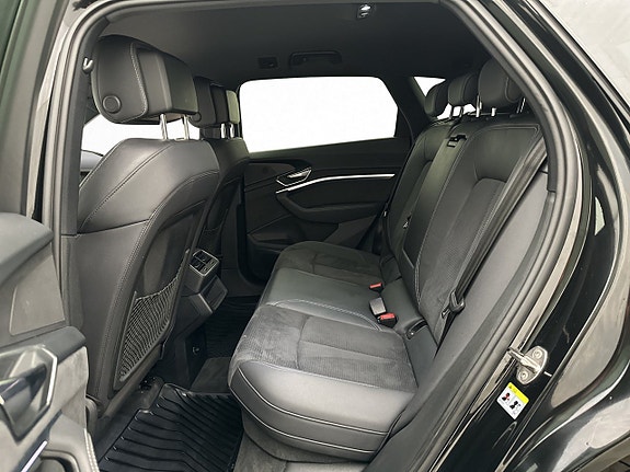 Audi Q8 20 of 30