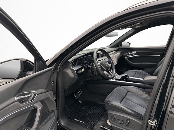 Audi Q8 15 of 30