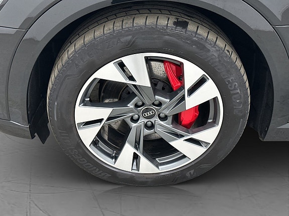 Audi Q8 11 of 30