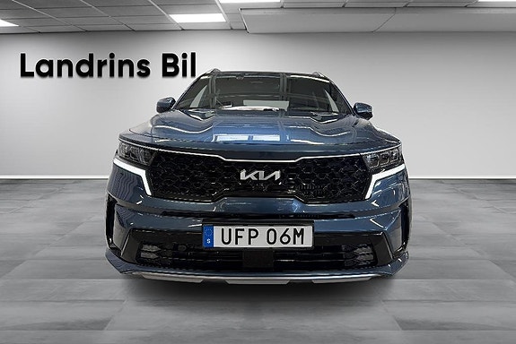 Kia Sorento 2 of 26