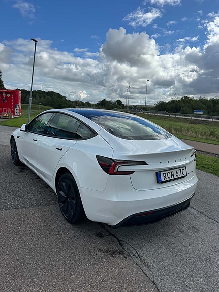Tesla Model 3 29 of 30