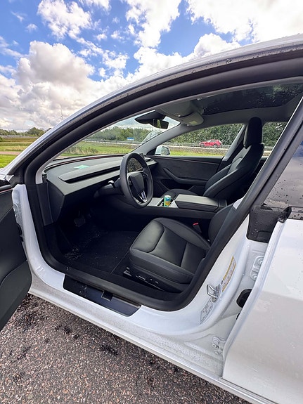 Tesla Model 3 10 of 30