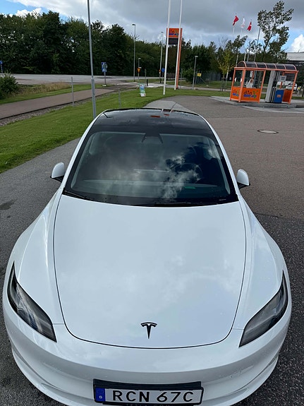 Tesla Model 3 25 of 30