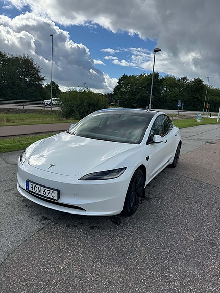 Tesla Model 3 3 of 30