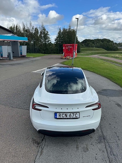Tesla Model 3 27 of 30