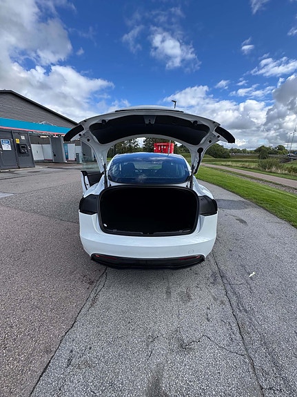 Tesla Model 3 16 of 30