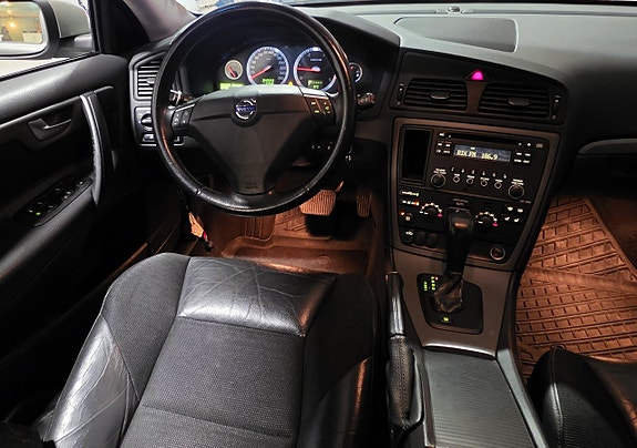 Volvo V70 8 of 16