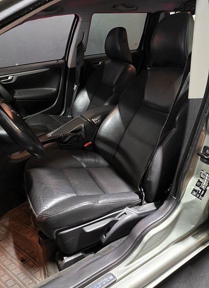Volvo V70 6 of 16