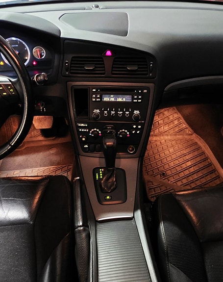 Volvo V70 11 of 16