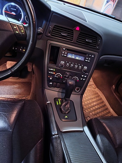 Volvo V70 10 of 16