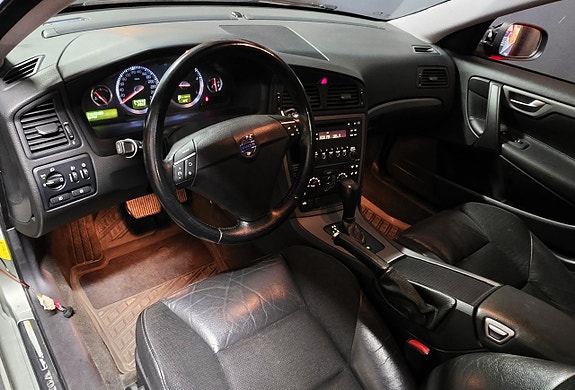 Volvo V70 7 of 16