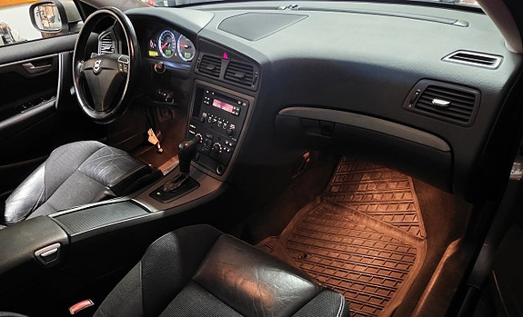 Volvo V70 13 of 16