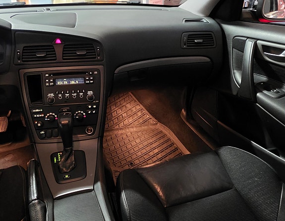 Volvo V70 12 of 16