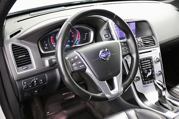 Volvo XC60 14 of 30