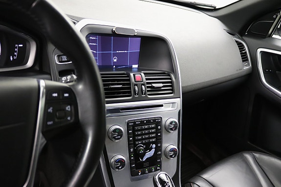 Volvo XC60 15 of 30